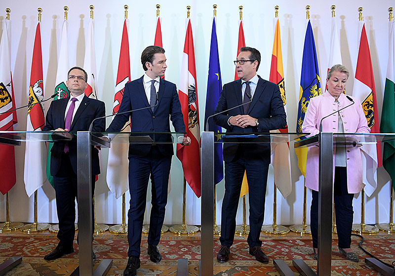 ÖVP-Klubobmann August Wöginger, Bundeskanzler Sebastian Kurz, Vizekanzler Heinz Christian Strache und Sozialministerin Beate Hartinger-Klein im Rahmen einer Pressekonferenz