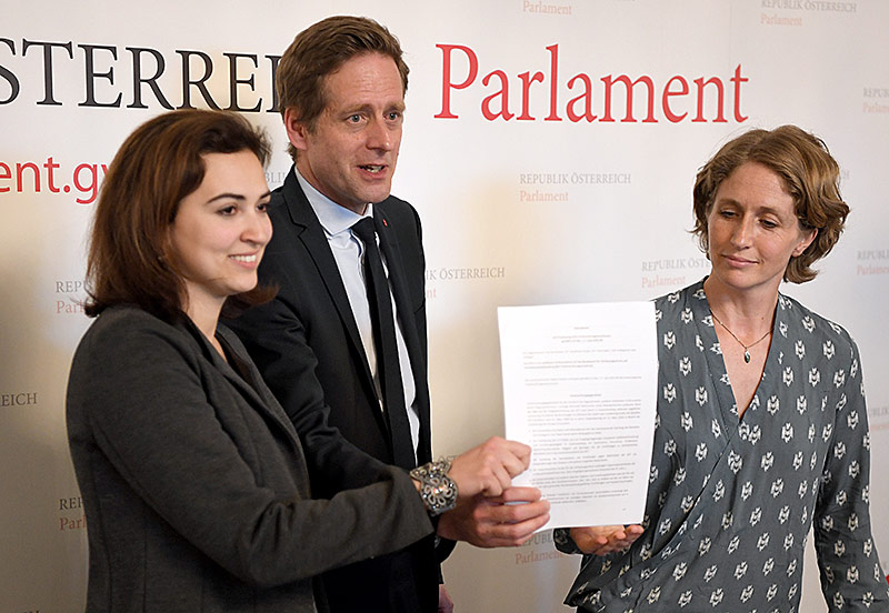 © APA/Roland Schlager Alma Zadic (Liste Pilz), Kai Jan Krainer (SPÖ) und Stephanie Krisper (NEOS)