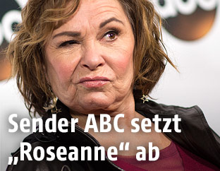 Roseanne Barr schaut skeptisch