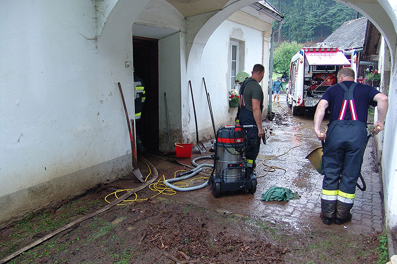 Kräfte der Feuerwehr im Einsatz in Schwanberg