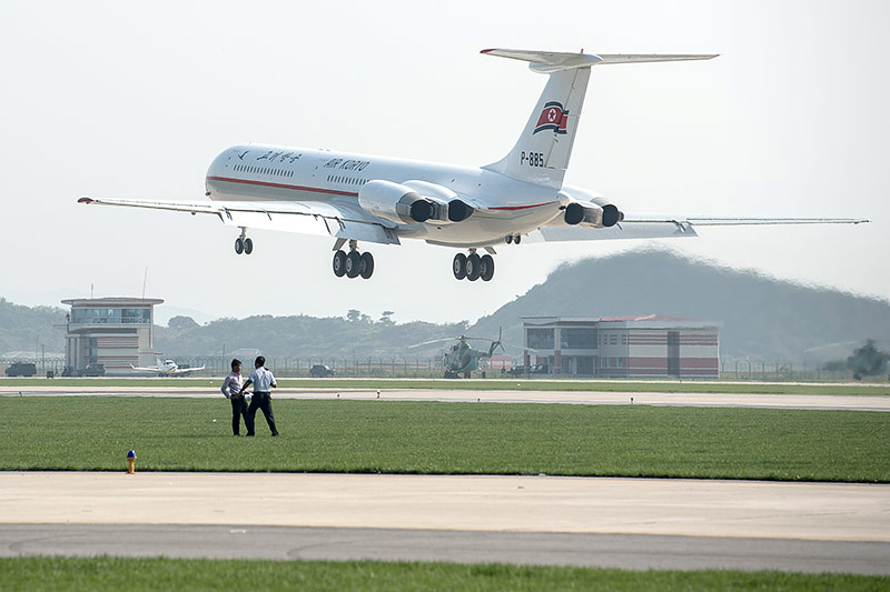© APA/AFP/Ed Jones Nordkoreanisches Flugzeug Iljuschin Il-62 hebt ab