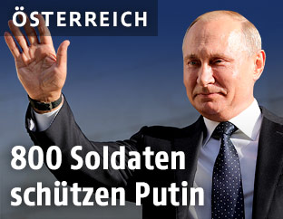 Russlands Präsident Wladimir Putin winkt