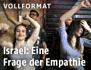 Tanzende Jugendliche in Jerusalem