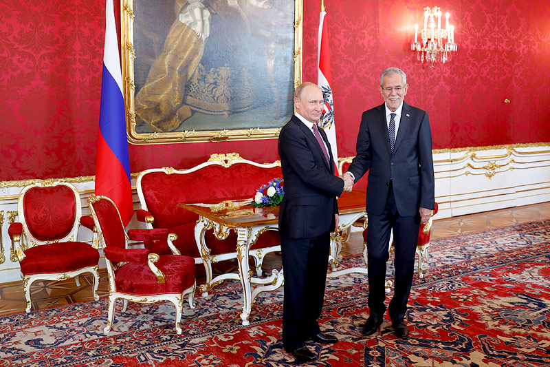 © Reuters/Leonhard Foeger Russlands Präsident Wladimir Putin und Bundespräsident Alexander Van der Bellen
