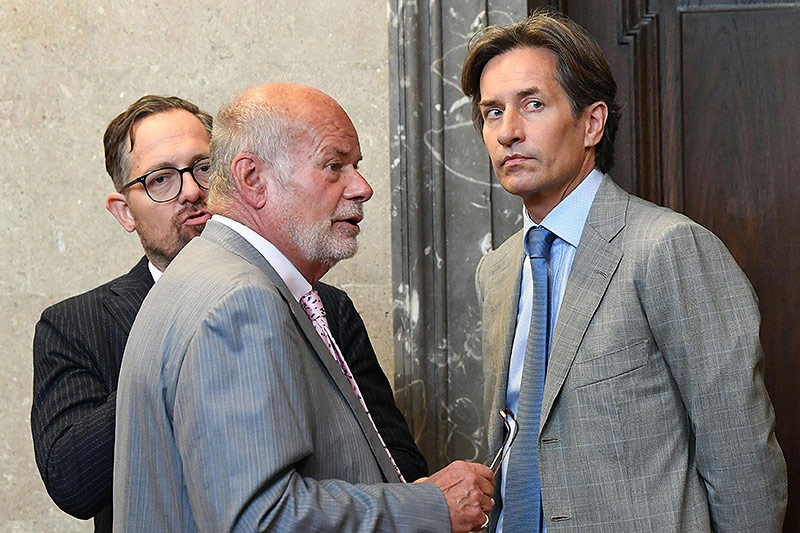 © APA/Helmut Fohringer Anwalt Norbert Wess, Anwalt Manfred Ainedter und Angeklagter Karl Heinz Grasser