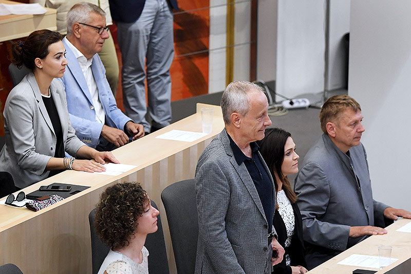 © APA/Roland Schlager Der Abgeordnete Peter Pilz bei seiner Angelobung im Rahmen einer Sondersitzung des Nationalrates