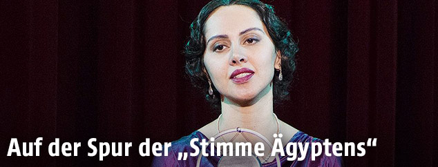 Yasmin Raeis in "Oum Kulthum"