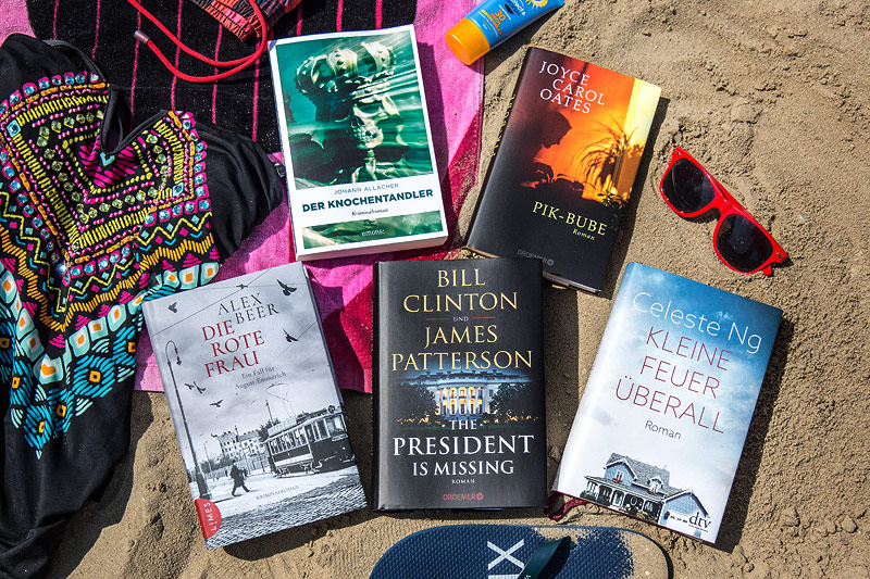 © ORF.at/Lukas Krummholz Bücher auf einem Strand