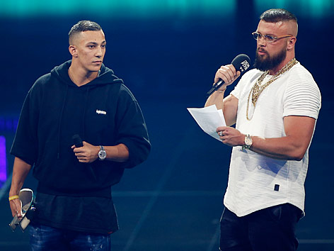 Die deutschen Rapper Kollegah & Farid Bang bei einem Auftritt in Berlin