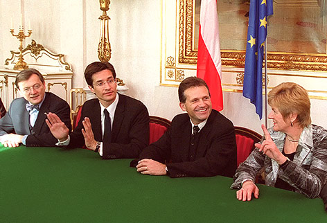 © APA/Jaeger Robert Neuer Bundeskanzler Schüssel, Finanzminister Grasser, Innenminister Strasser und Sozialministerin Sickl beim Ministerrat im Jahr 2000