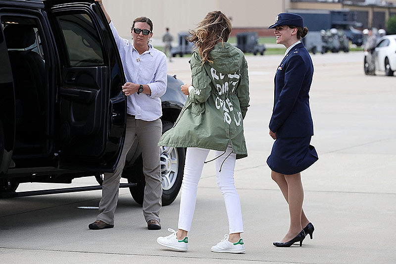 Melania Trump mit grüner Jacke