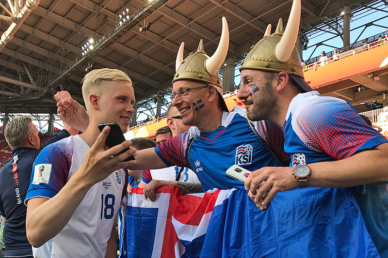 © APA/AP/Victor Caivano Hordur Magnusson (Island) mit Fans