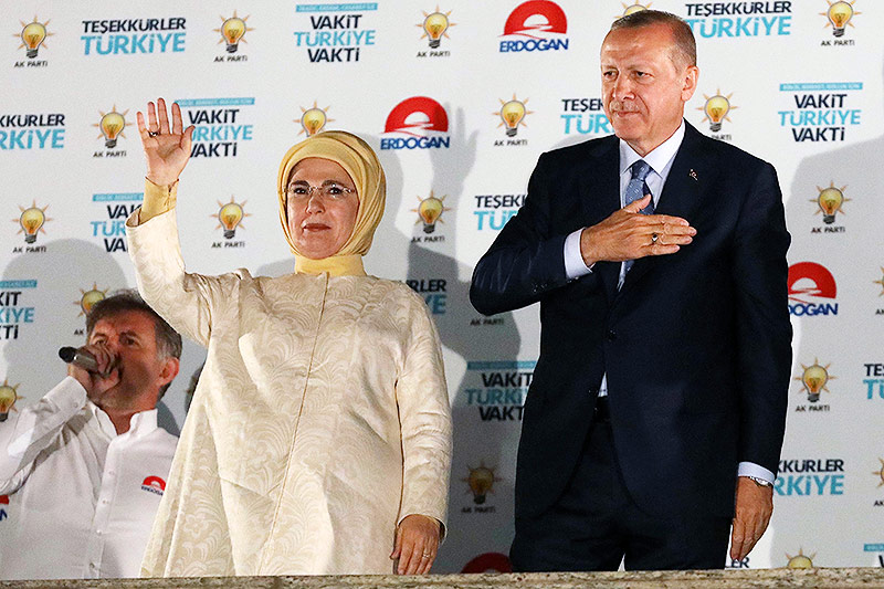 © APA/AFP/Adem Altan Tayyip Erdogan mit seiner Frau Emine Erdogan
