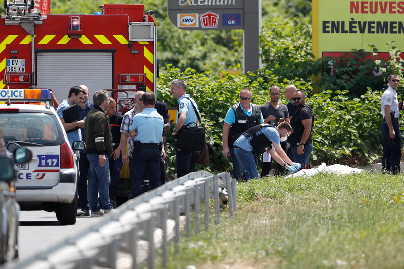 © APA/AFP/Geoffroy van der Hasslet Spurensicherung am Hubschrauber
