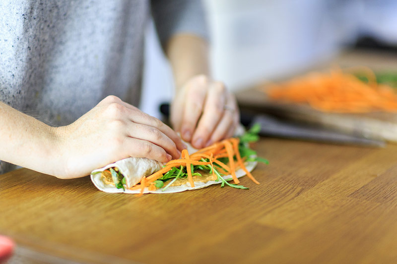 Zubereitung eines veganen Wraps