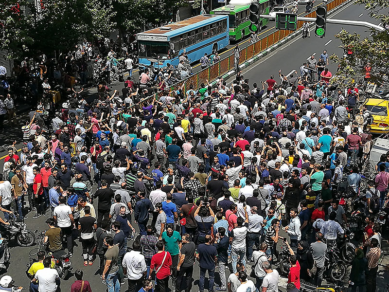 © APA/AFP/Atta Kenare Demonstranten in Teheran