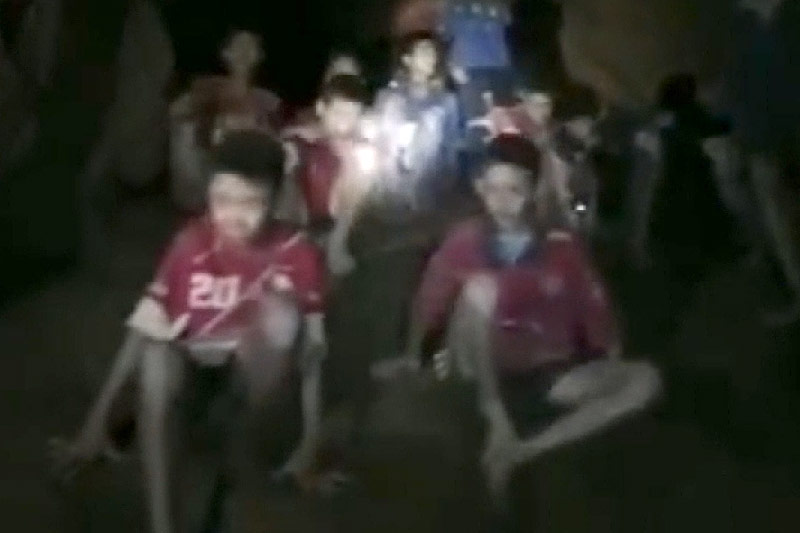 © APTN Gerettete Kinder in Höhle