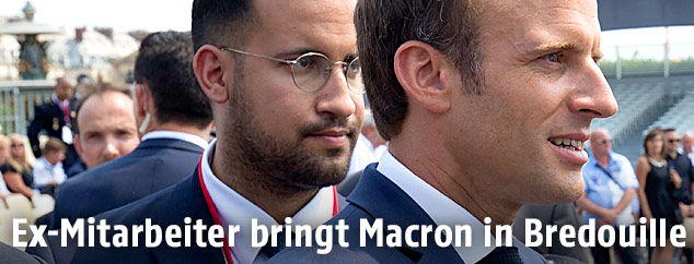 Der französische Präsident Emmanuel Macron mit seinem Leibwächter Alexandre Benalla
