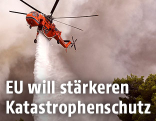Löschhelikopter zur Bekämpfung von Waldbränden