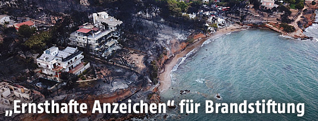 Luftaufnahme der Verwüstung im griechischen Ort Mati
