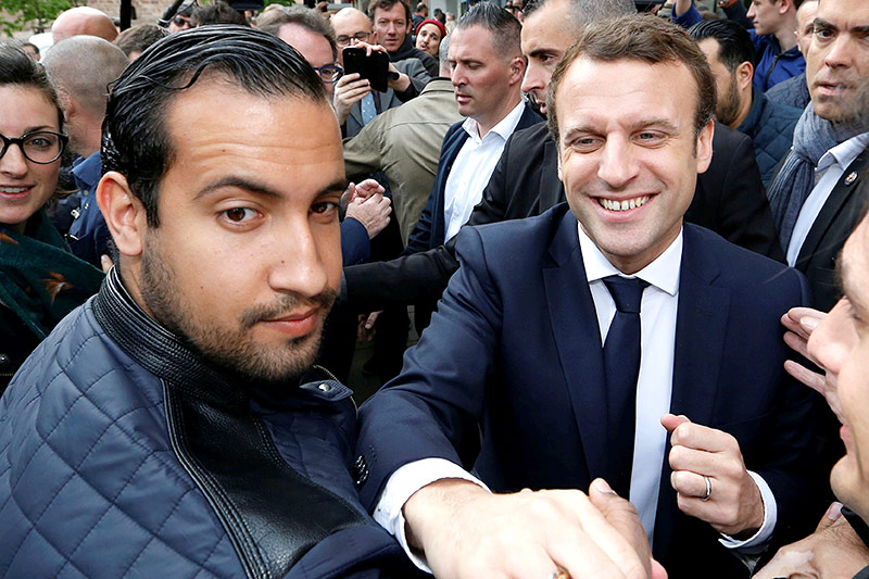 © Reuters/Regis Duvignau Alexandre Benalla und Frankreichs Präsident Emmanuel Macron