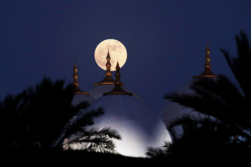 © Reuters/Christopher Pike Mondfinsternis über Abu Dhabi