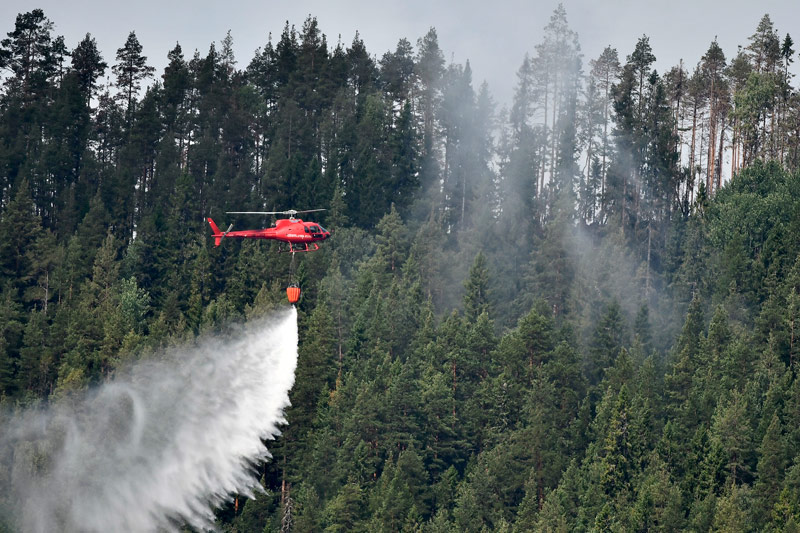 © APA/AFP/TT/Robert Henriksson Löschhubschrauber