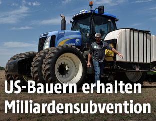 Traktor auf einem Feld in den USA