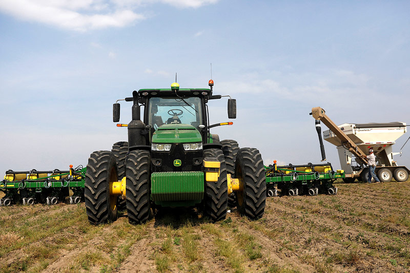 Traktor auf einem Feld in den USA