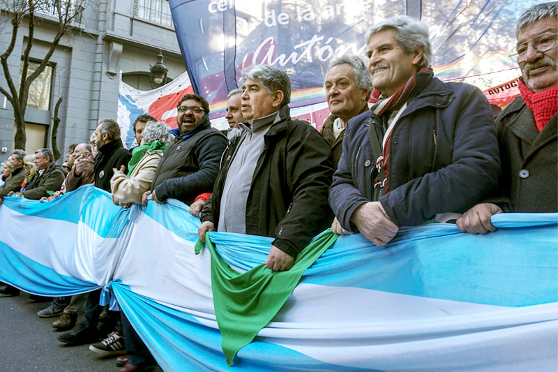 © APA/AFP/Eitan Abramovich Gewerschaftsführer bei einer Demonstration für Abtreibung in Argentinien