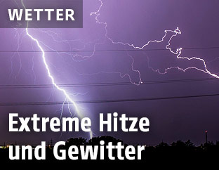 Blitze am Nachthimmel