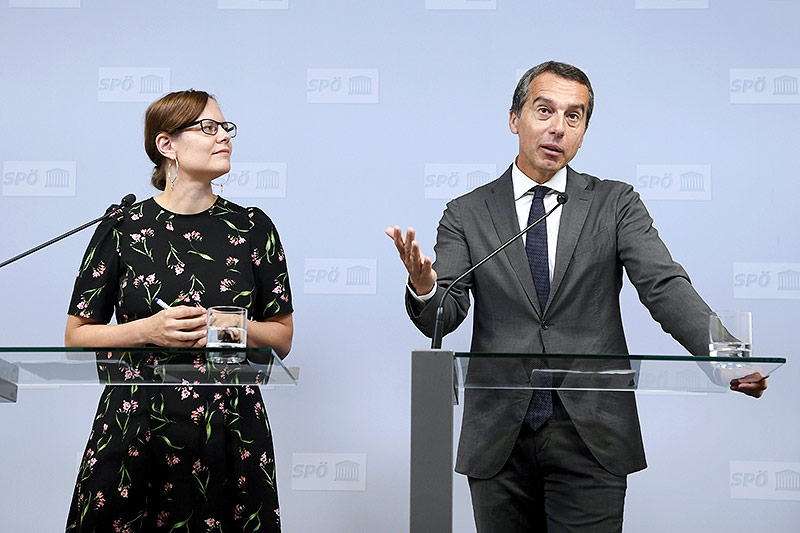 © APA/Hans Klaus Techt SPÖ-Vorsitzender Christian Kern und die stellvertretende Bundesgeschäftsführerin Andrea Brunner