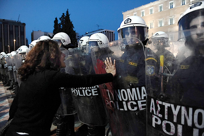© APA/AFP/Aris Messinis Demonstration vor dem Parlament in Athen im Jahr 2012