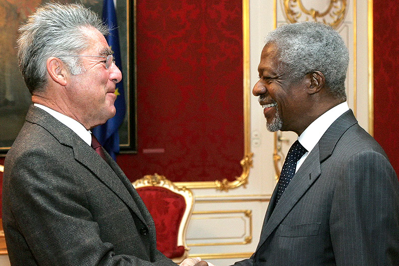 © Reuters/HBF/Dragan Tatic UNO-Generalsekretär Kofi Annan und der österreichischer Bundespräsident Fischer