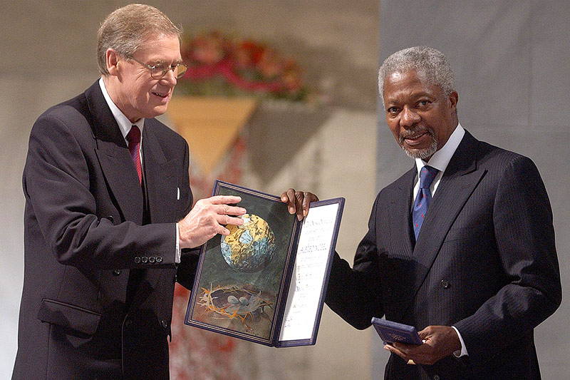 © Reuters/Heiko Junge UNO-Generalsekretär Kofi Annan erhält den Friedensnobelpreis
