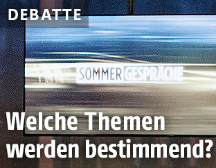 TV-Monitor mit Schriftzug "Sommergespräche"