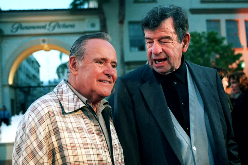 © AP/John Hayes Die US-Schauspieler Jack Lemmon und Walter Matthau bei der Premiere von "The Odd Couple II", 1998 in Los Angeles