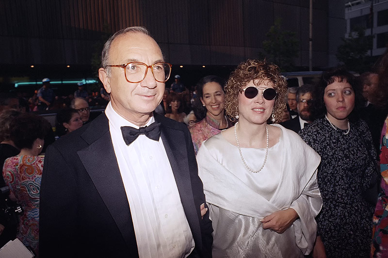© AP/Mike Albans Neil Simons mit seiner dritten Ehefrau Diane Lander 1991