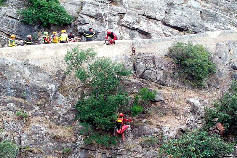 © APA/ANSA/Francesco Arena Einsatzkräfte bei der Raganello-Schlucht in Kalabrien