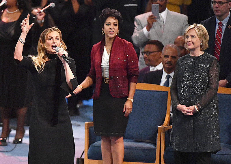 © APA/AFP/Angela Weiss Sängerin Faith Hill und Hillary Clinton