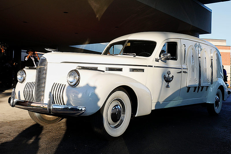 © APA/AFP/Getty Images/Bill Pugliano Weeiße Limousine mit welcher der Sarg von Aretha Franklin transportiert wurde
