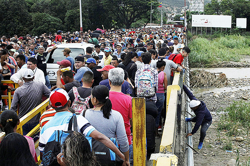 © Reuters/Carlos Eduardo Ramirez Menschen aus Venezuela auf der Flucht auf der Grenze zu Kolumbien